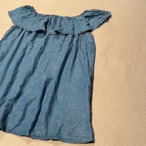 Off The Shoulders Dress - Picture 2 of 8